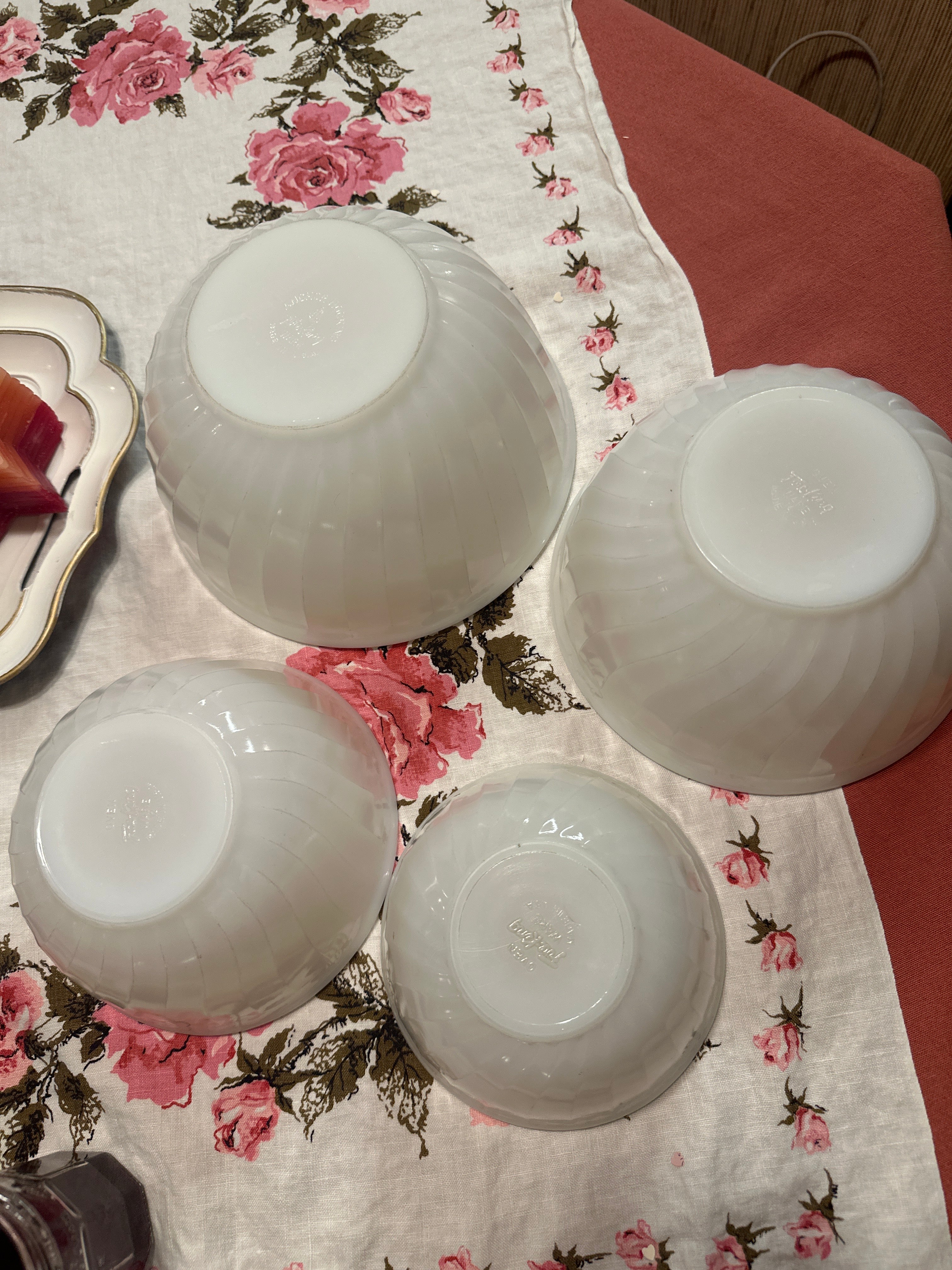 Vintage Fire King White Swirl Set of 4 Mixing Bowl Set