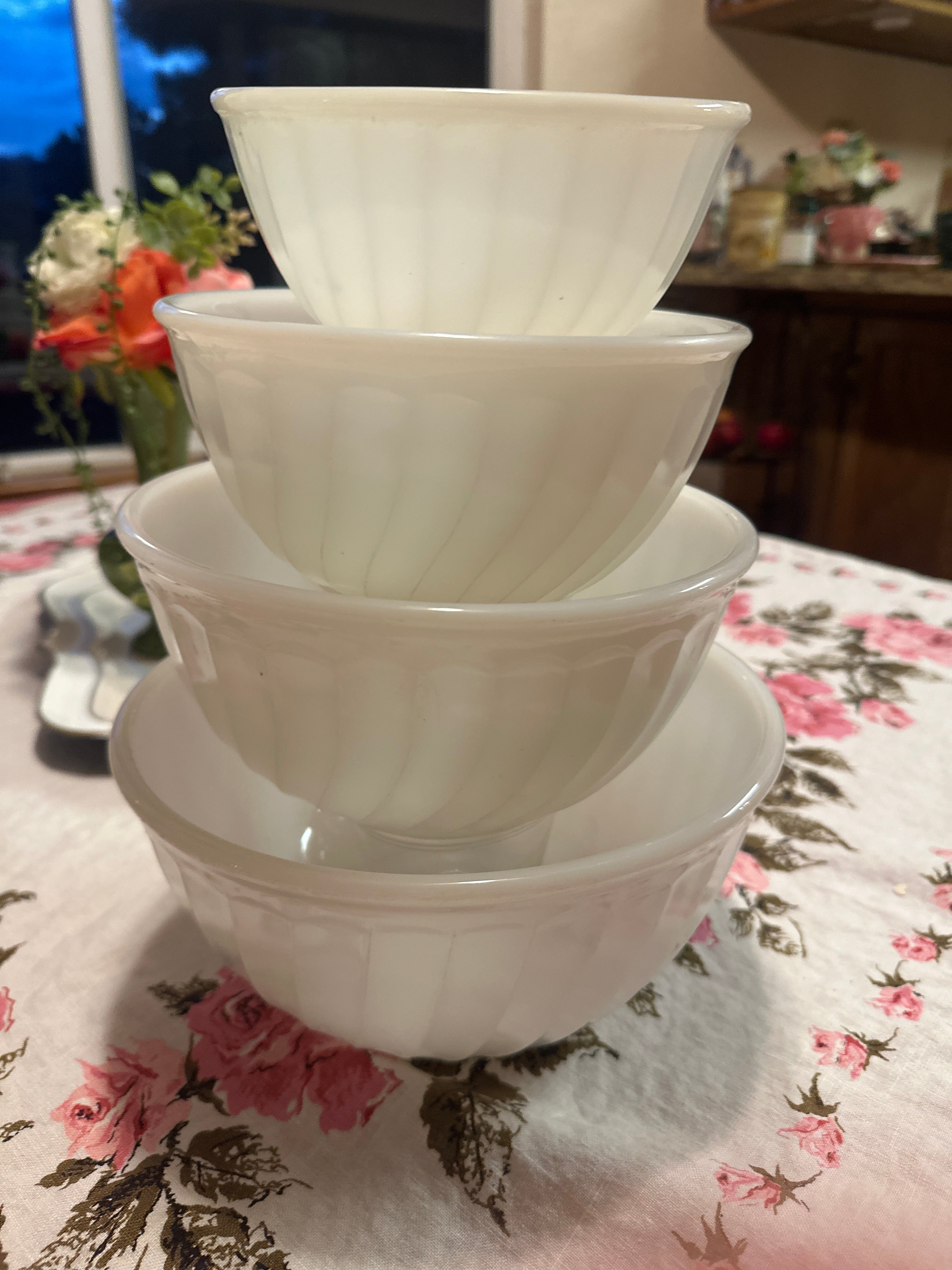 Vintage Fire King White Swirl Set of 4 Mixing Bowl Set