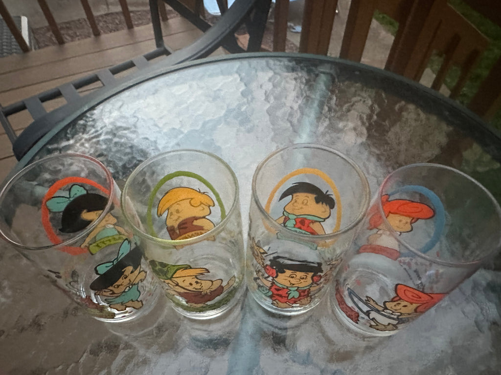 Vintage Pizza Hut Flintstone Collectable Glassware. Set of 4